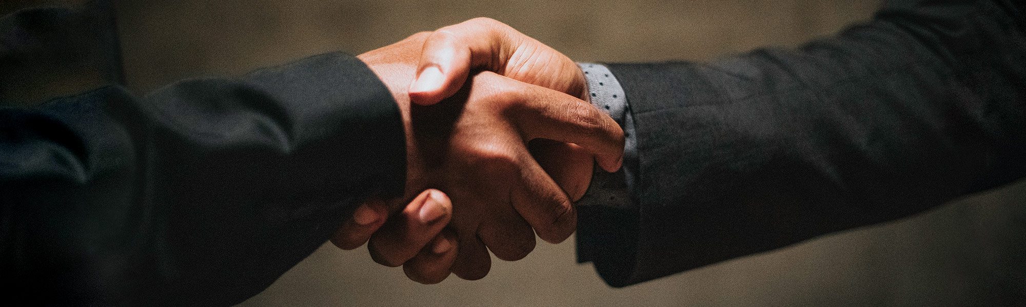 shaking hands with toledo car accident attorney